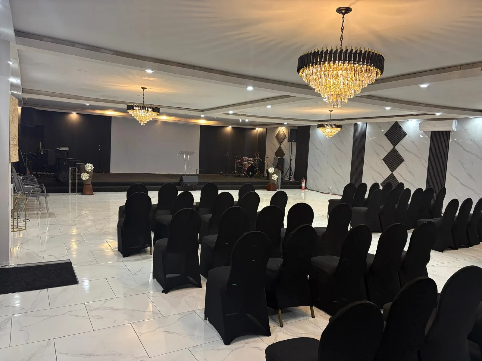 Salle Diamant — configuration théâtre