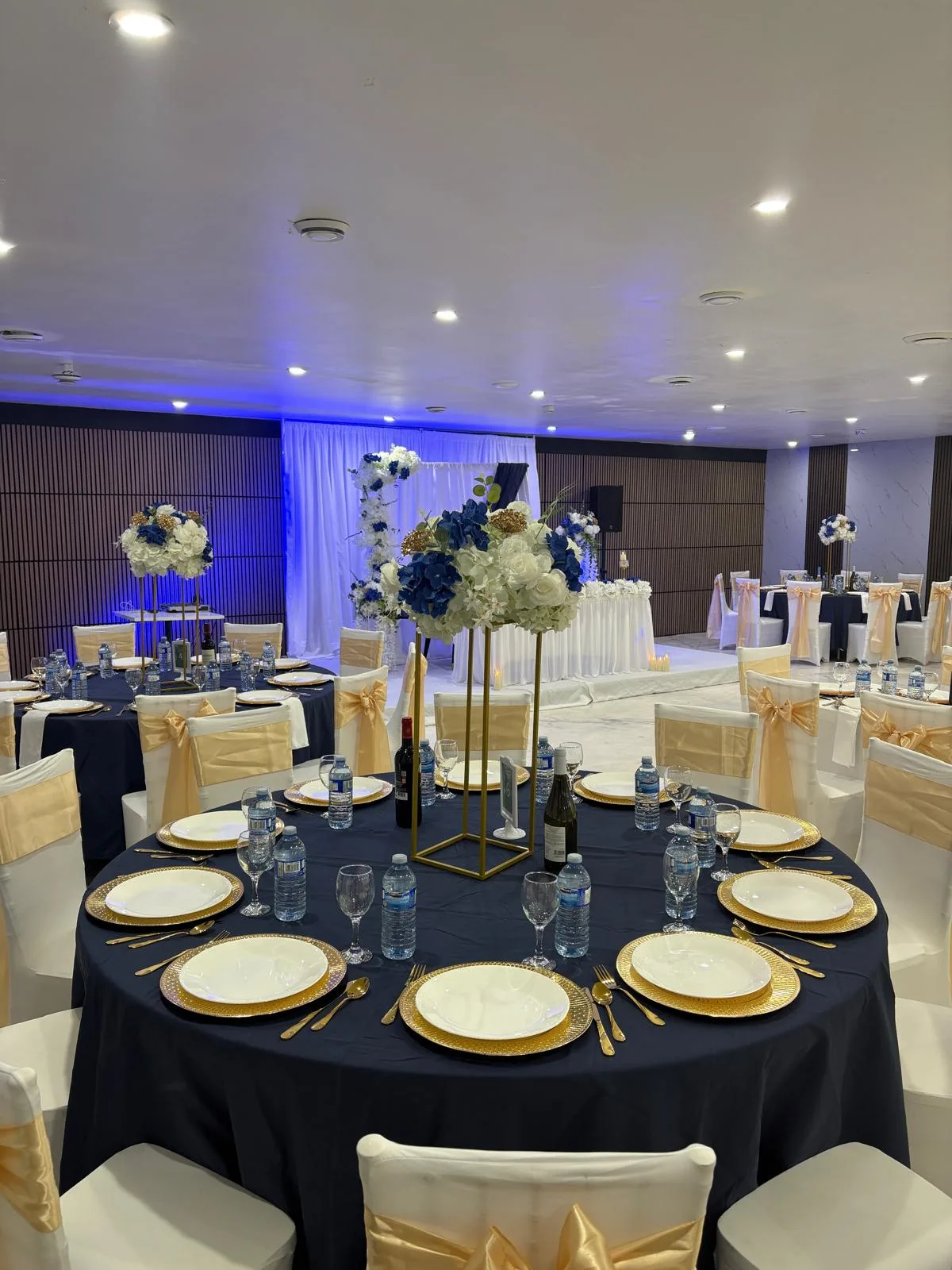Salle Émeraude — mariage thème marine et or